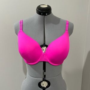 NWOT VICTORIA'S SECRET TSHIRT 36DDD BRA (LIGHTLY LINED, FULL COVERAGE)